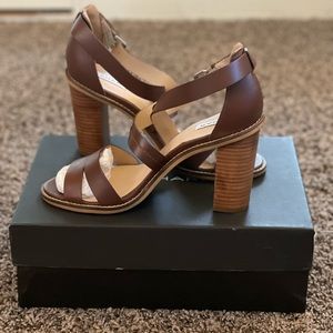 Tahari MADE Tlnt size 10. Never worn outside, only tried on in the house.